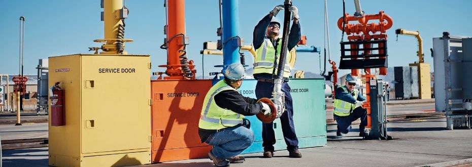 One of our industry-leading facility teams is doing expert maintenance at Union Pacific.